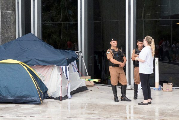 Convivência pacífica entre policiais e manifestantes foi a tônica. © Zeca Moraes.