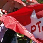 Manifestantes pró-Lula em frente à Polícia Federal em Curitiba, 4 de março